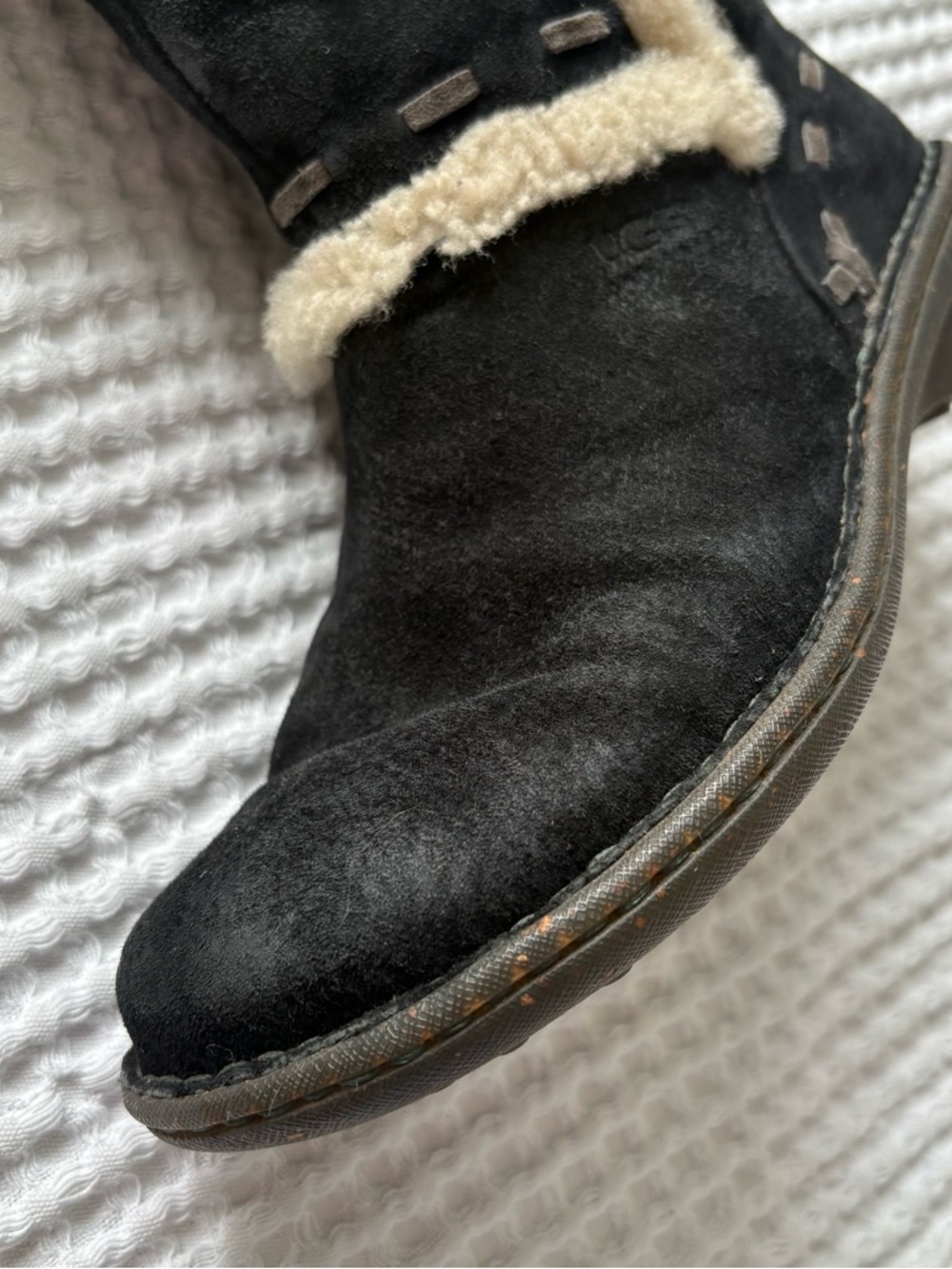 UGG Australia Elijo Black Sheepskin Whipstitch Boots - Women's Size 7 - #5674 - Picture 6 of 9